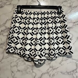Everly Geometric Black White Elastic Waist Shorts Size S Lined Polyester.